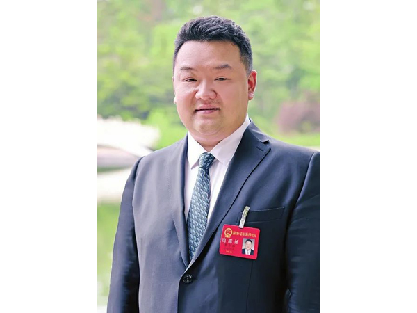 大力发展枢纽经济 推动物流与各产业深度融合——访市人大代表，山东俄罗斯专享会294VIP国际物流集团党委书记、总经理盖忠琳