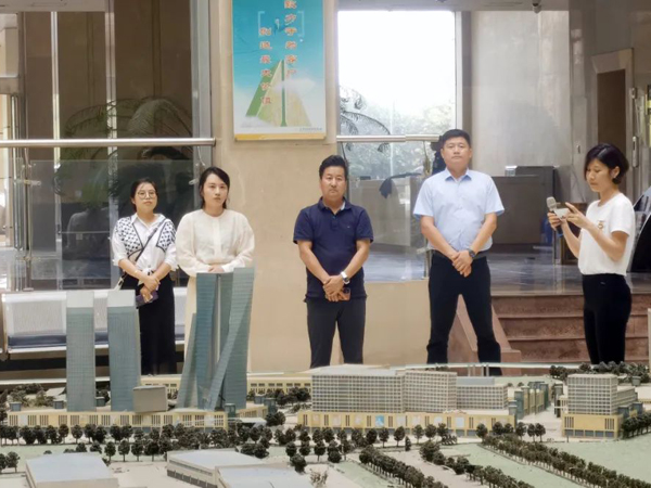 20250326214431953195 《物流时期周刊》杂志社到集团冠威园区参观互换